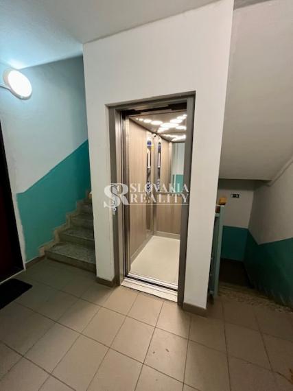 Garsónka Chrenová, novozrekonštruovaná, pivnica, výťah