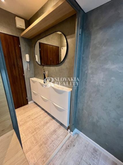 Garsónka Chrenová, novozrekonštruovaná, pivnica, výťah