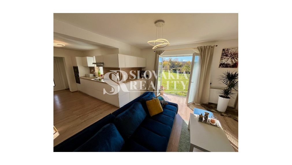 Útulný 3-izb. domček, Sľažany, 10,7á záhrada, zariadený