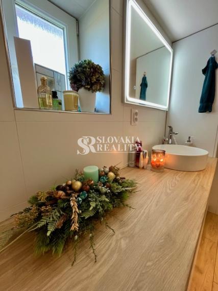 Útulný 3-izb. domček, Sľažany, 10,7á záhrada, zariadený