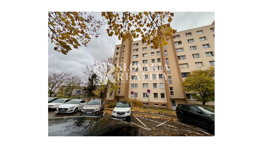 3-izb. byt Klokočina, loggia, čiastočne zariadený, 81 m2