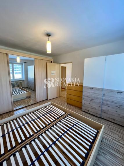 2-izb.byt, centrum mesta, 55m2, čiastočne zariadený, pivnica