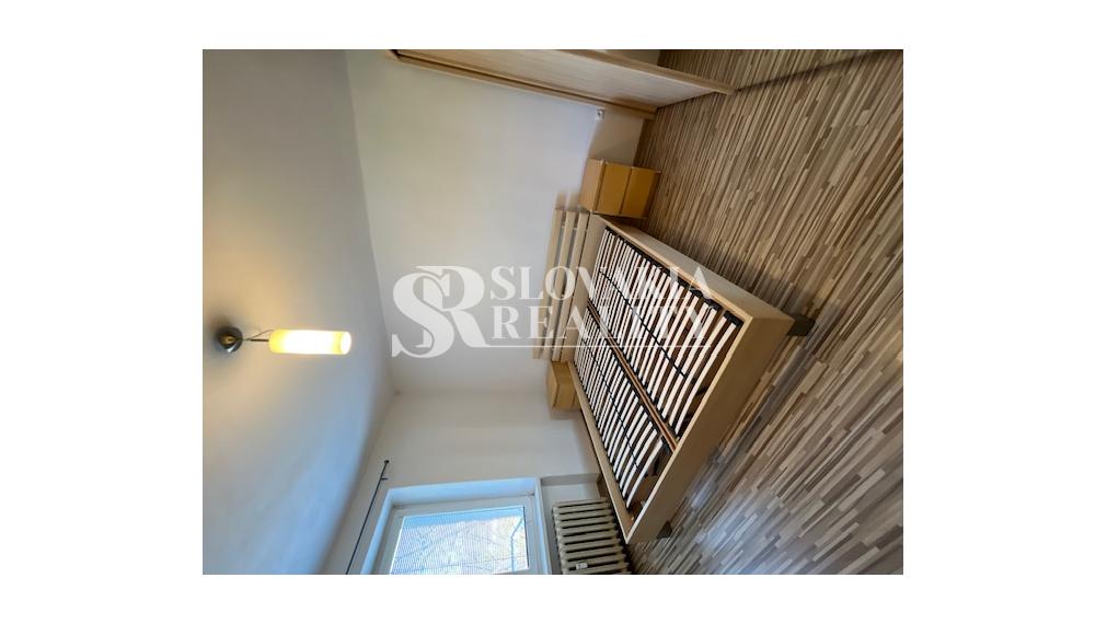 2-izb.byt, centrum mesta, 55m2, čiastočne zariadený, pivnica