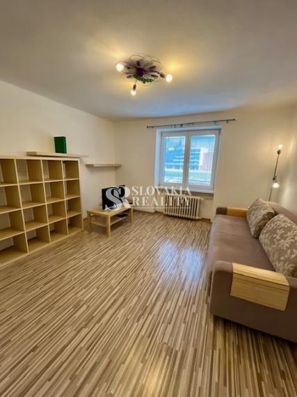 2-izb.byt, centrum mesta, 55m2, čiastočne zariadený, pivnica