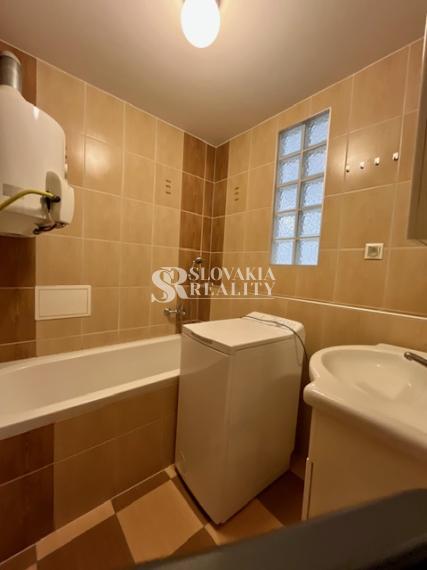 2-izb.byt, centrum mesta, 55m2, čiastočne zariadený, pivnica