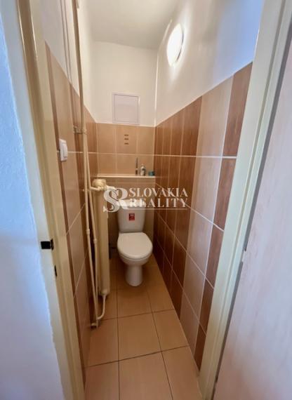 2-izb.byt, centrum mesta, 55m2, čiastočne zariadený, pivnica