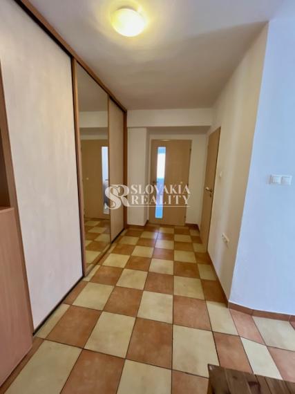 2-izb.byt, centrum mesta, 55m2, čiastočne zariadený, pivnica