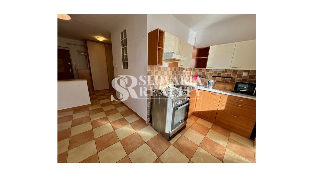 2-izb.byt, centrum mesta, 55m2, čiastočne zariadený, pivnica