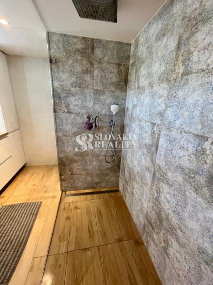 3-izb. domček, Sľažany, zariadený, 10,7á záhrada, zrekonšt.