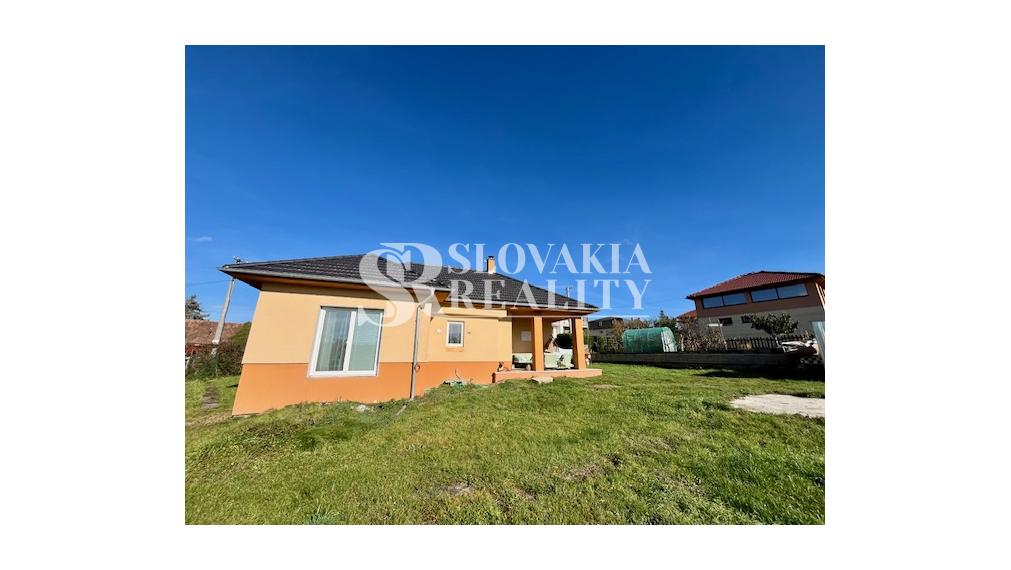 3-izb. domček, Sľažany, zariadený, 10,7á záhrada, zrekonšt.