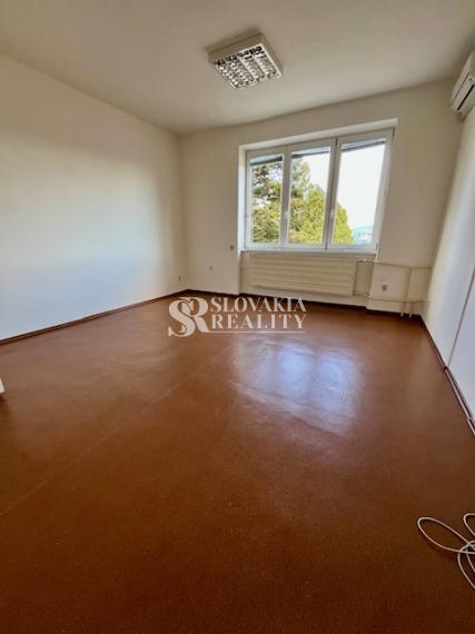 Kancelária Mlynárce, parkovanie v cene, 22 m2, klimatizácia