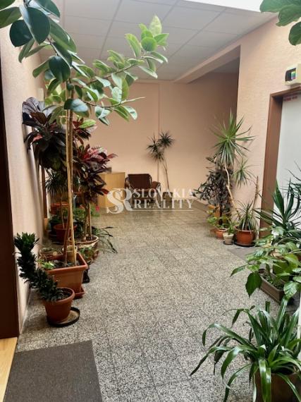 Kancelária Mlynárce, parkovanie v cene, 22 m2, klimatizácia