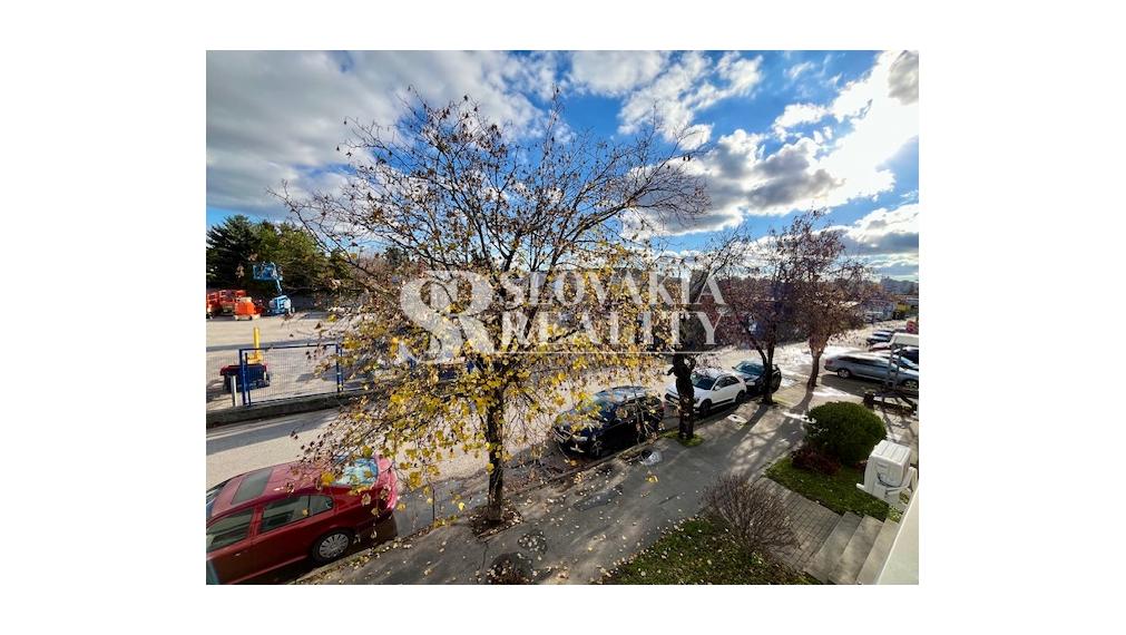 Kancelária Mlynárce, parkovanie v cene, 22 m2, klimatizácia