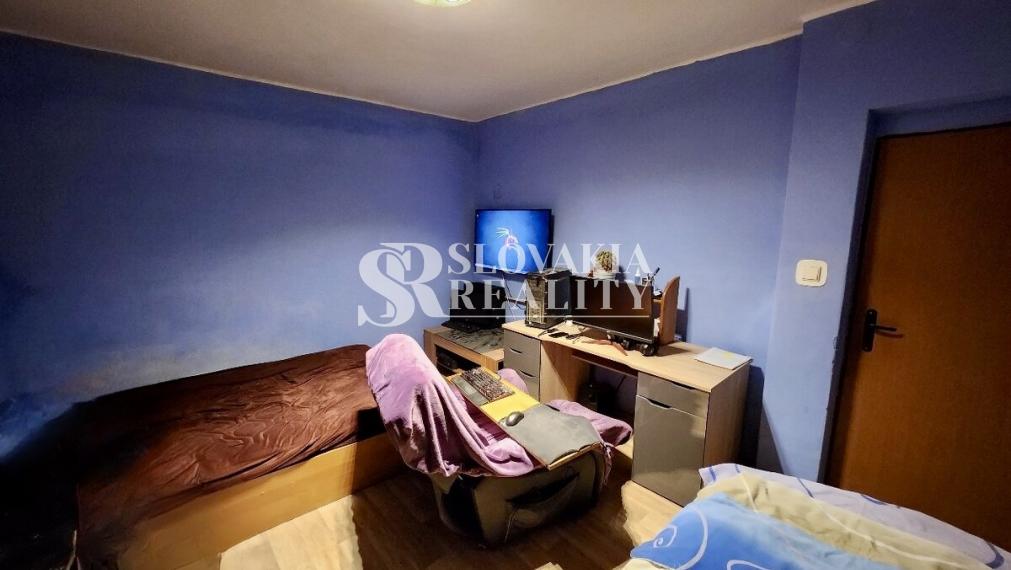 Golianovo, 3-izb.dom s podkrovým na veľkom pozemku