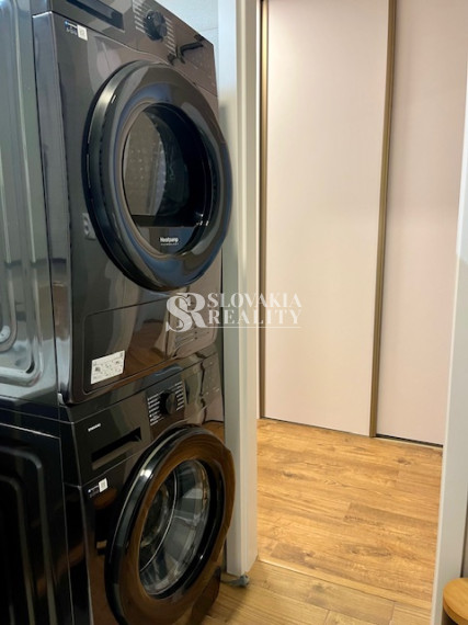 3-izb.zrekonštruovaný, zariadený byt, Zvolenská ul., loggia