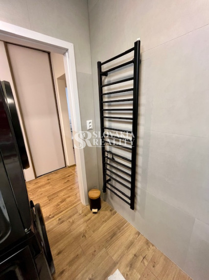 3-izb.zrekonštruovaný, zariadený byt, Zvolenská ul., loggia