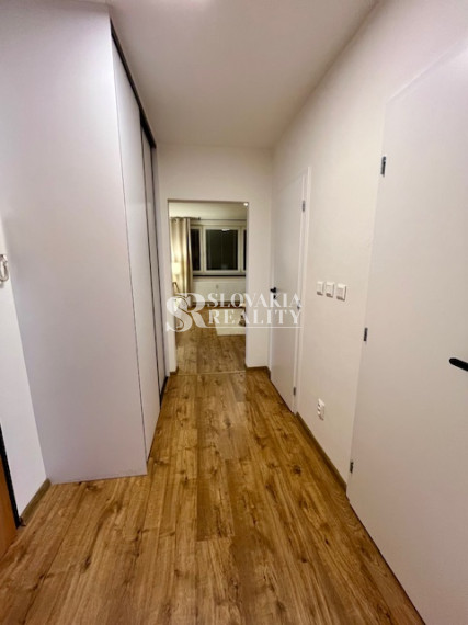 3-izb.zrekonštruovaný, zariadený byt, Zvolenská ul., loggia