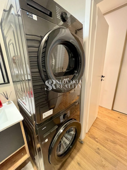 3-izb.zrekonštruovaný, zariadený byt, Zvolenská ul., loggia