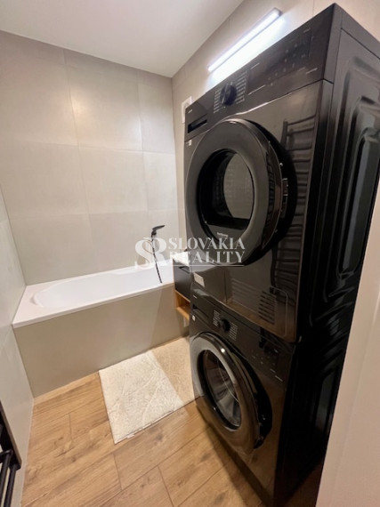 3-izb.zrekonštruovaný, zariadený byt, Zvolenská ul., loggia