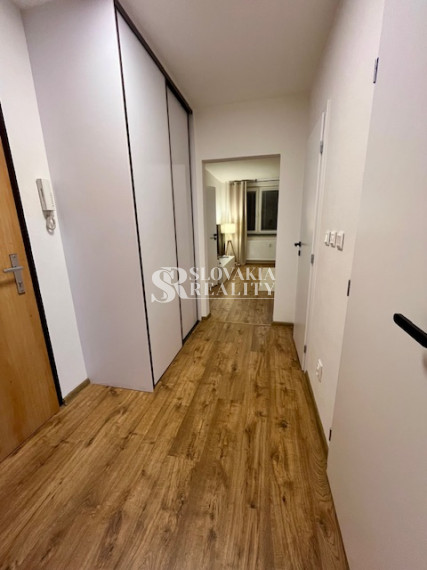 3-izb.zrekonštruovaný, zariadený byt, Zvolenská ul., loggia