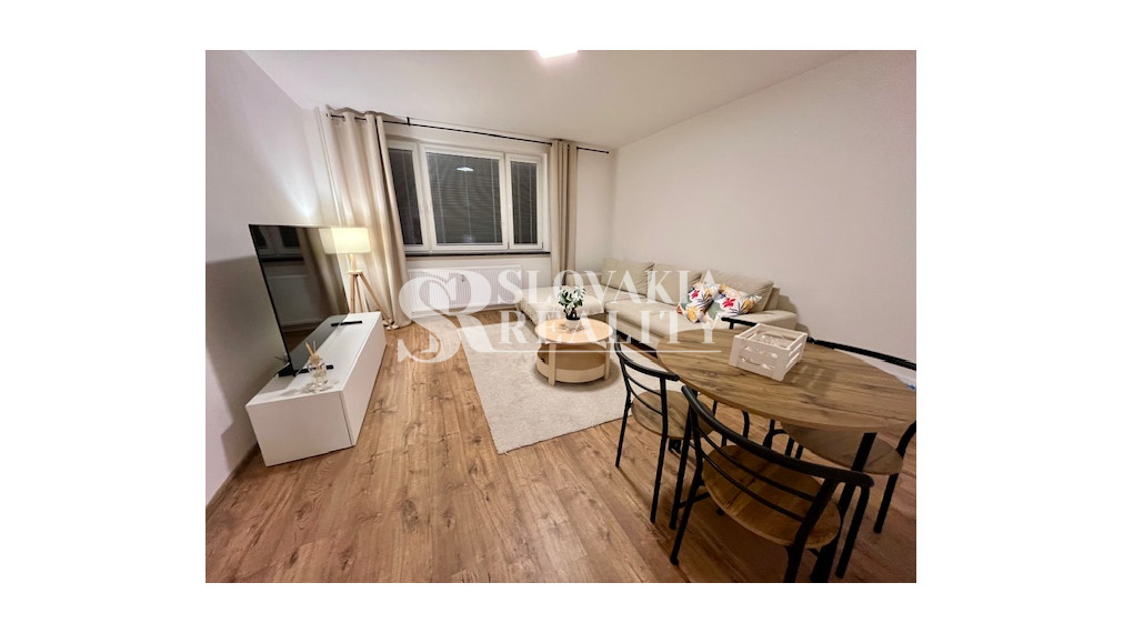 3-izb.zrekonštruovaný, zariadený byt, Zvolenská ul., loggia