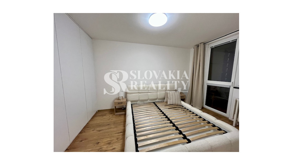 3-izb.zrekonštruovaný, zariadený byt, Zvolenská ul., loggia