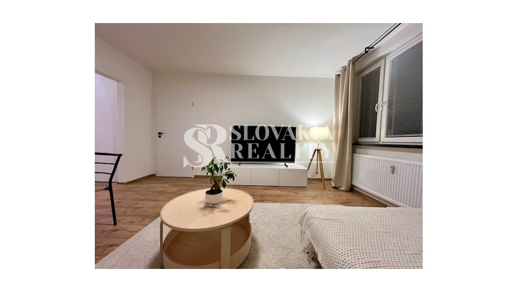 3-izb.zrekonštruovaný, zariadený byt, Zvolenská ul., loggia