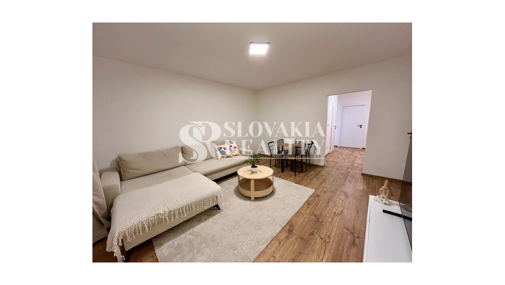 3-izb.zrekonštruovaný, zariadený byt, Zvolenská ul., loggia