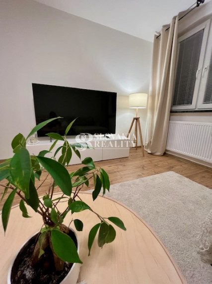 3-izb.zrekonštruovaný, zariadený byt, Zvolenská ul., loggia