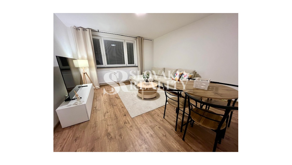 3-izb.zrekonštruovaný, zariadený byt, Zvolenská ul., loggia