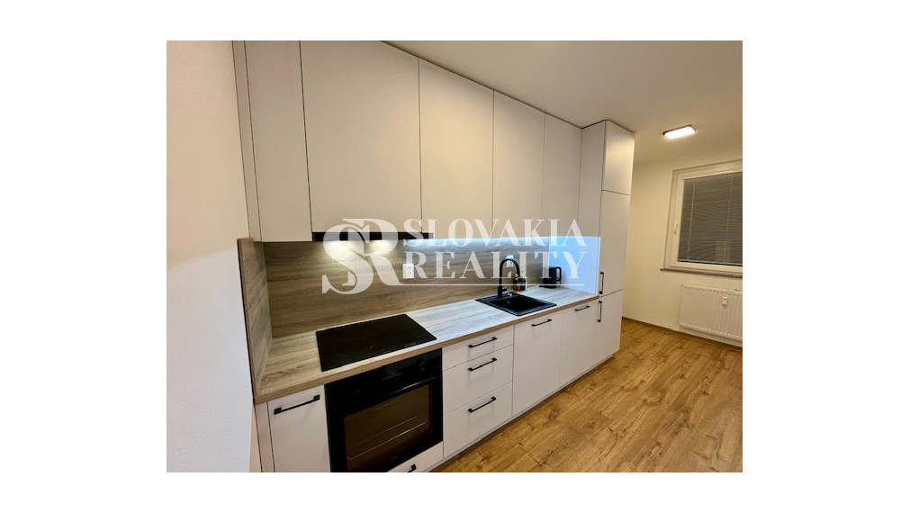 3-izb.zrekonštruovaný, zariadený byt, Zvolenská ul., loggia