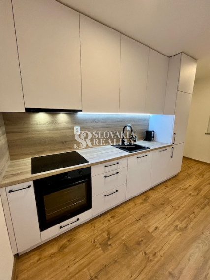 3-izb.zrekonštruovaný, zariadený byt, Zvolenská ul., loggia