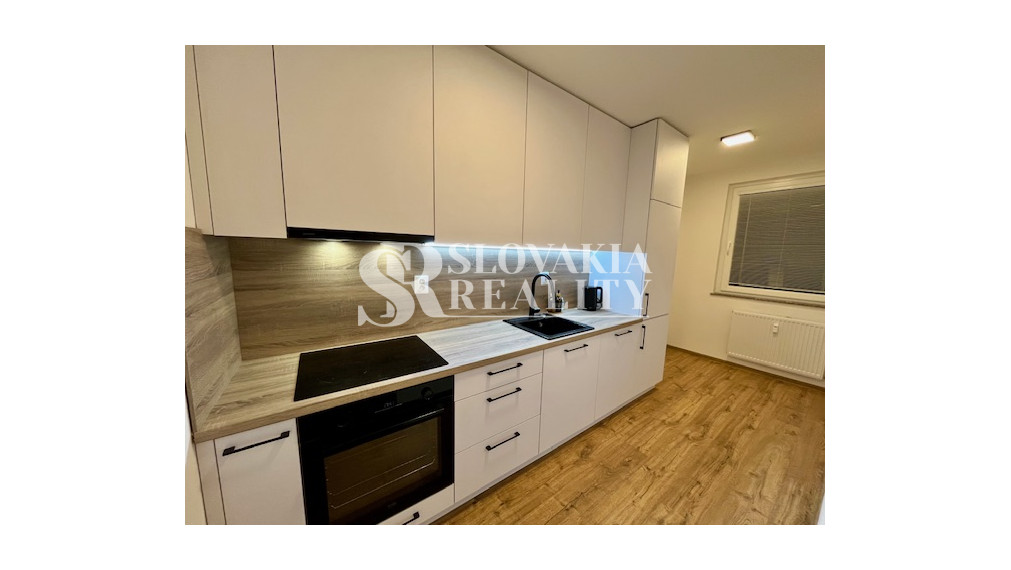 3-izb.zrekonštruovaný, zariadený byt, Zvolenská ul., loggia