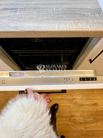 3-izb.zrekonštruovaný, zariadený byt, Zvolenská ul., loggia