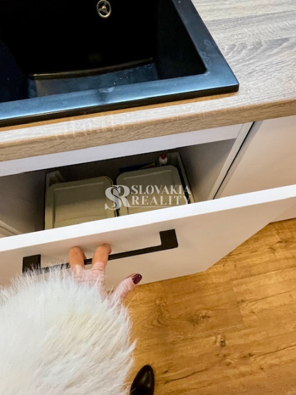 3-izb.zrekonštruovaný, zariadený byt, Zvolenská ul., loggia