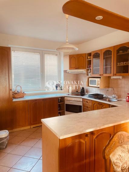 Veľmi príjemný, zariadený 3 izbový rodinný dom na Zobore