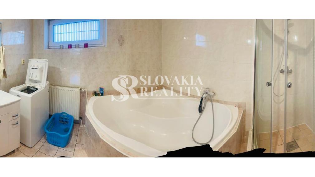 Veľmi príjemný, zariadený 3 izbový rodinný dom na Zobore