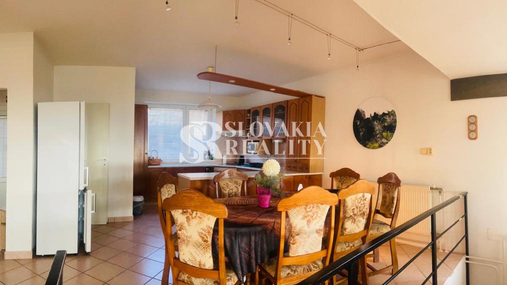 Veľmi príjemný, zariadený 3 izbový rodinný dom na Zobore