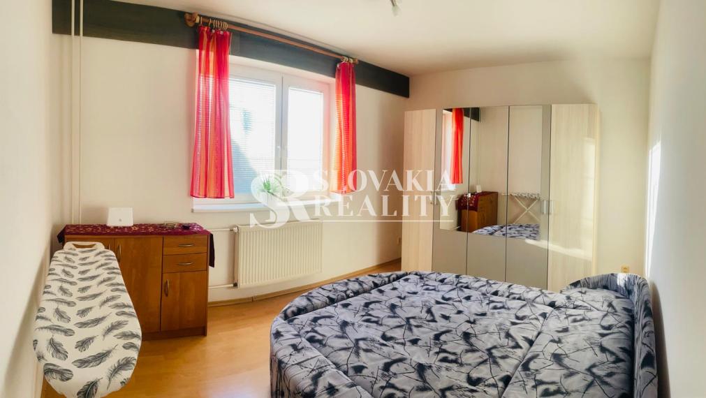 Veľmi príjemný, zariadený 3 izbový rodinný dom na Zobore