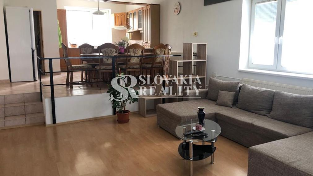 Veľmi príjemný, zariadený 3 izbový rodinný dom na Zobore