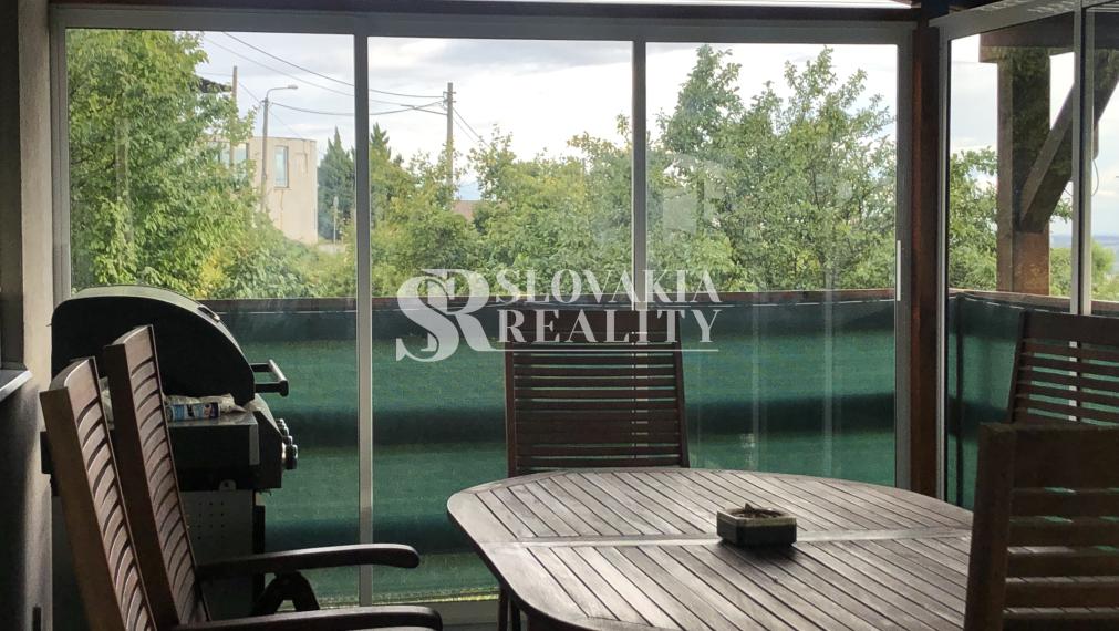 Veľmi príjemný, zariadený 3 izbový rodinný dom na Zobore