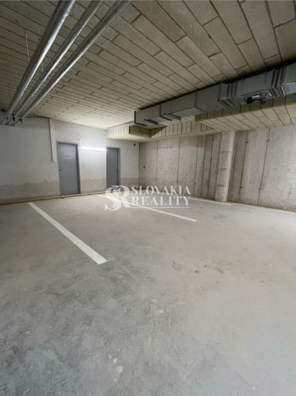 Parkovacie miesto v garáži + pivničná kobka, investícia