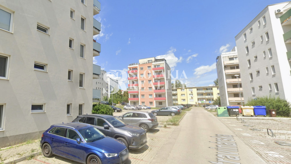 Vonkajšie parkovacie miesto, Čermáň, Dúhové bývanie