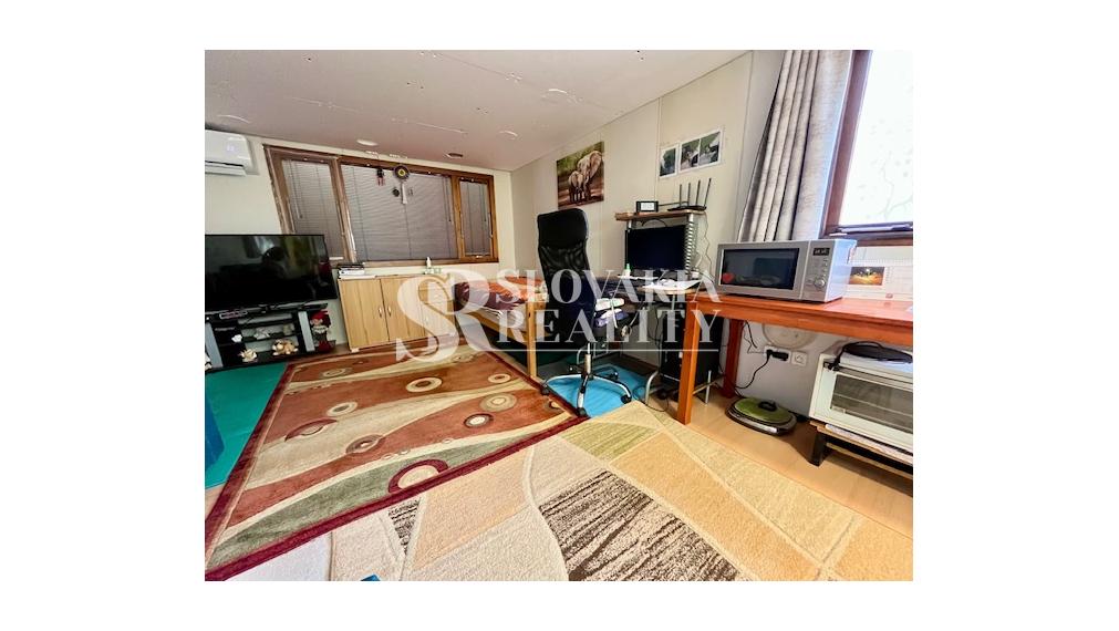 Stavebný pozemok s mobilným domom, 410 m2, Mojmírovce