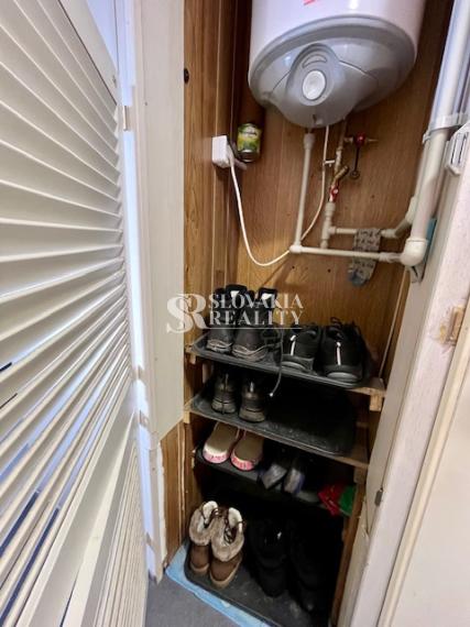 Stavebný pozemok s mobilným domom, 410 m2, Mojmírovce