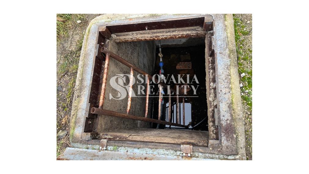 Stavebný pozemok s mobilným domom, 410 m2, Mojmírovce