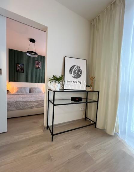 1-izb.byt na Chrenovej, kompletná rekonštrukcia, zariadený