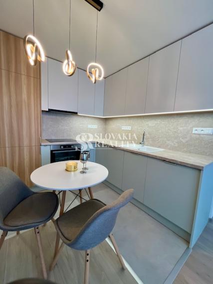 1-izb.byt na Chrenovej, kompletná rekonštrukcia, zariadený