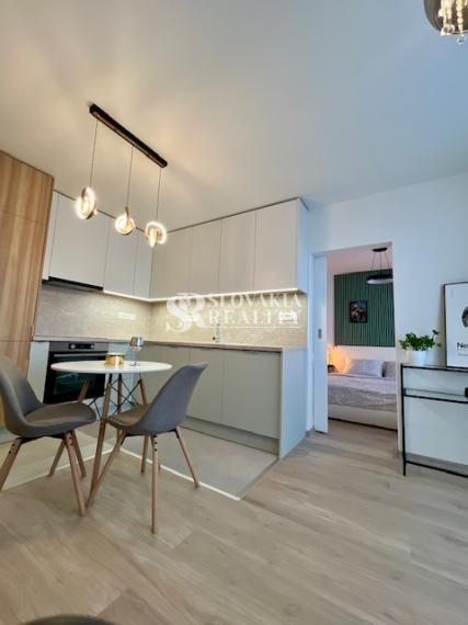 1-izb.byt na Chrenovej, kompletná rekonštrukcia, zariadený