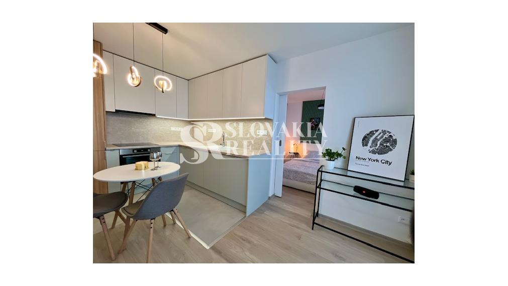 1-izb.byt na Chrenovej, kompletná rekonštrukcia, zariadený